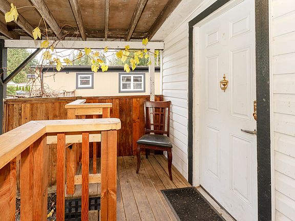 4th image of 23252 Calvin Cres