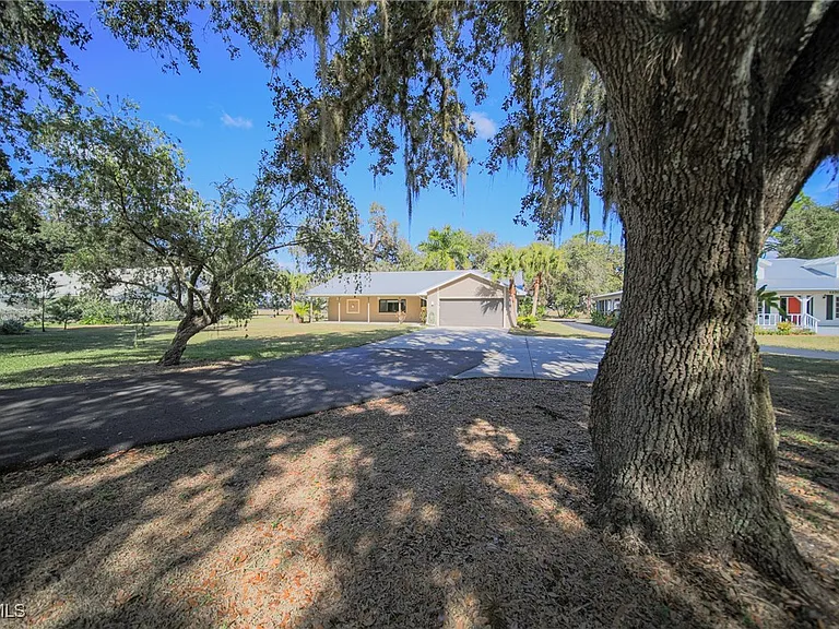 1250 Riverbend Dr — Photo 13