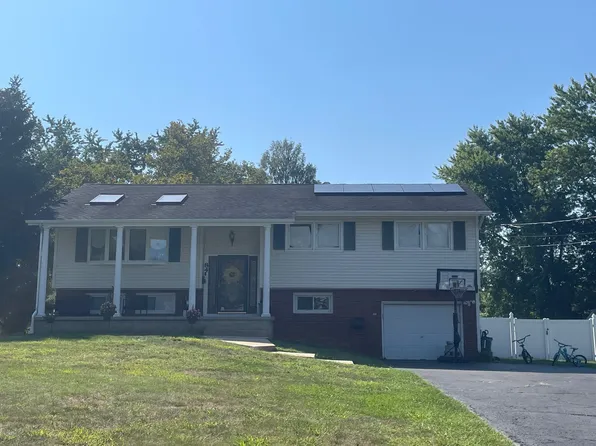 84 Old Queens Blvd, Manalapan, NJ 07726