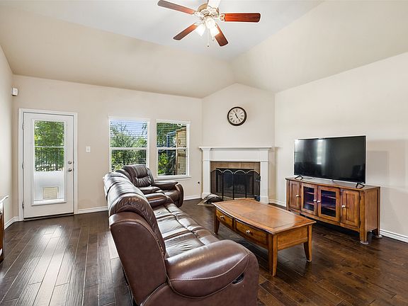 3rd image of 3937 Weatherstone Dr