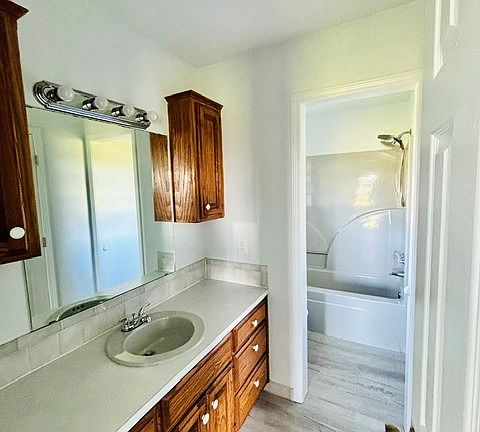 3rd image of 415 Linda Ln