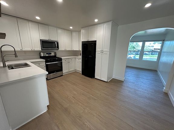 2nd image of 460 Graves Ave
