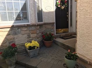 504 Parkside Ct, Allentown, PA 18104