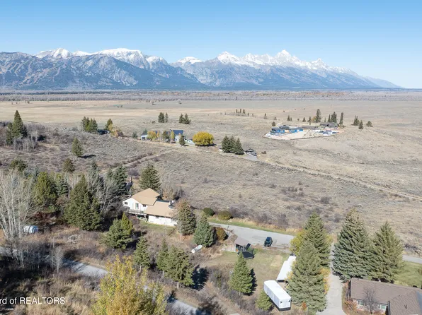 1120 E Park View Ln, Jackson, WY 83001