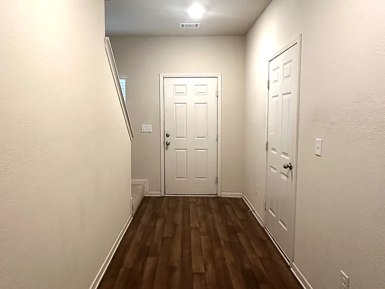 916 Independence Ave — Photo 6