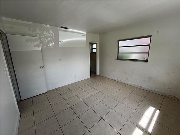 5th image of 10901-B NW 41st Drive