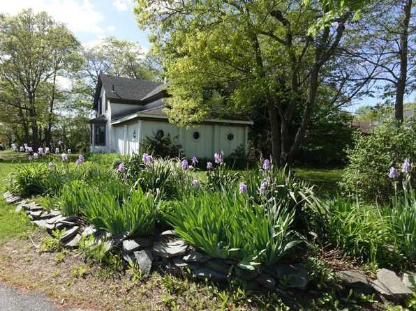 195 Brook Street, Oakdale, NY 11769