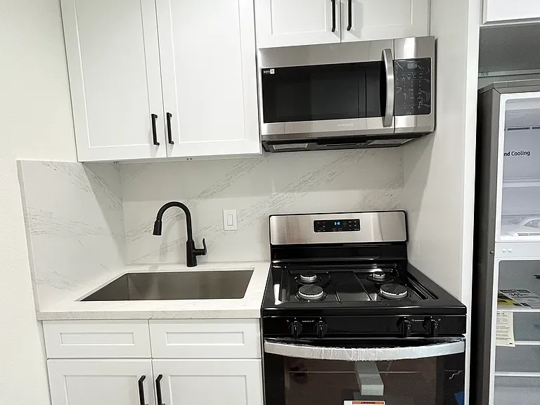 616 E Avenida De Las Flores #C — Photo 4
