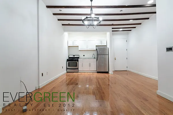 Rented by Evergreen Apartments BK | media 7