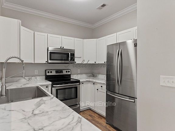 3rd image of 110 Raeburn Way