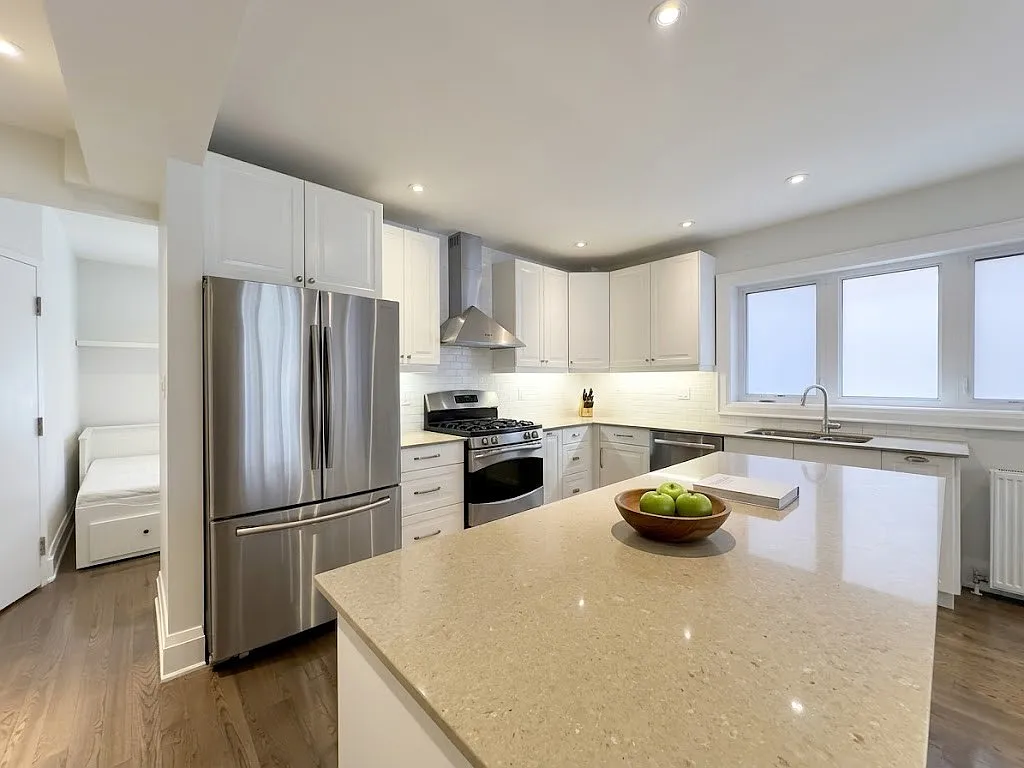 Building Photo - 117 Chaplin Cres #MAIN