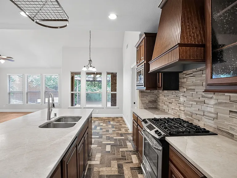 6523 Prairie Flower Trl — Photo 5