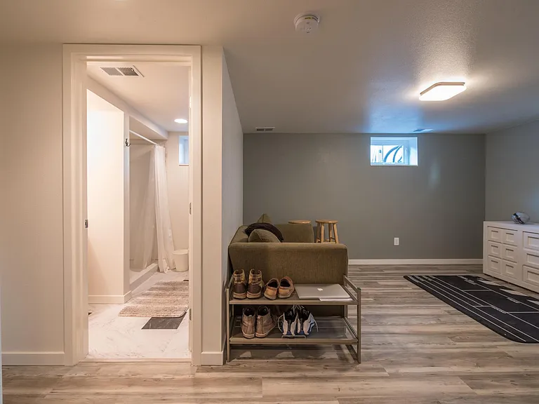702 W Myrtle St #GARDEN LEVEL — Photo 4