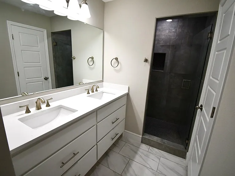1204 Jeffery Trl — Photo 14