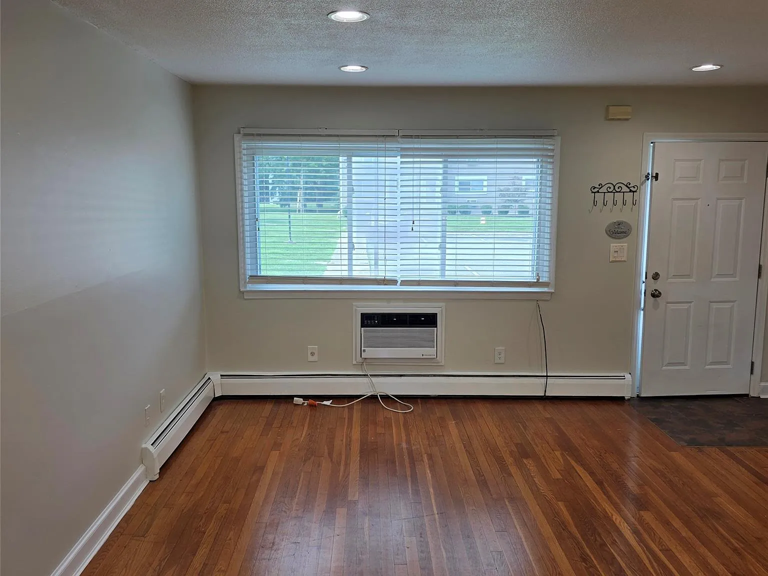 2 bed, 1.0 bath, 980 sqft, $2,300 — Photo 3