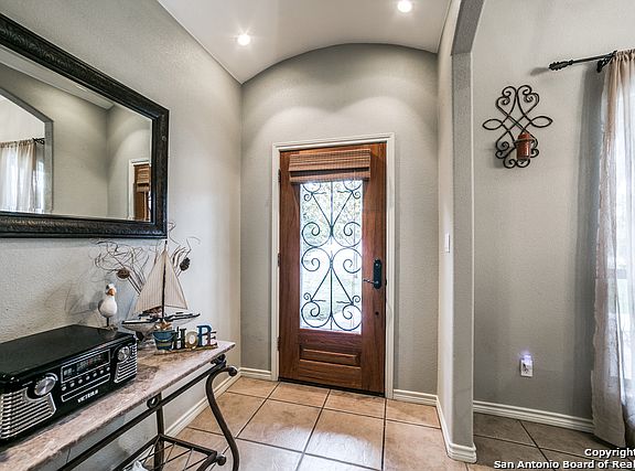 5th image of 106 Rock Dove Ln