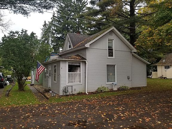 2nd image of 54 Adams St