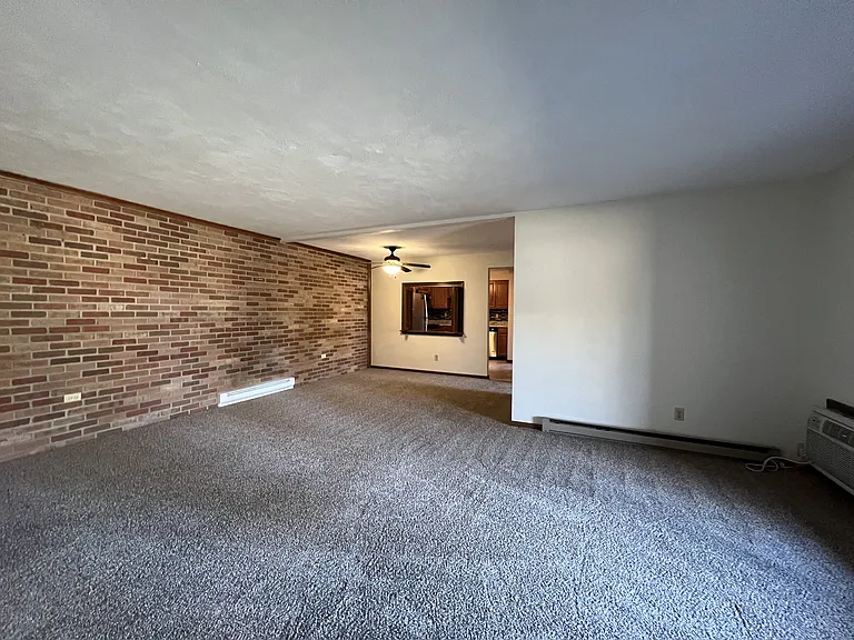 Carriage Hill Apartments — Photo 43