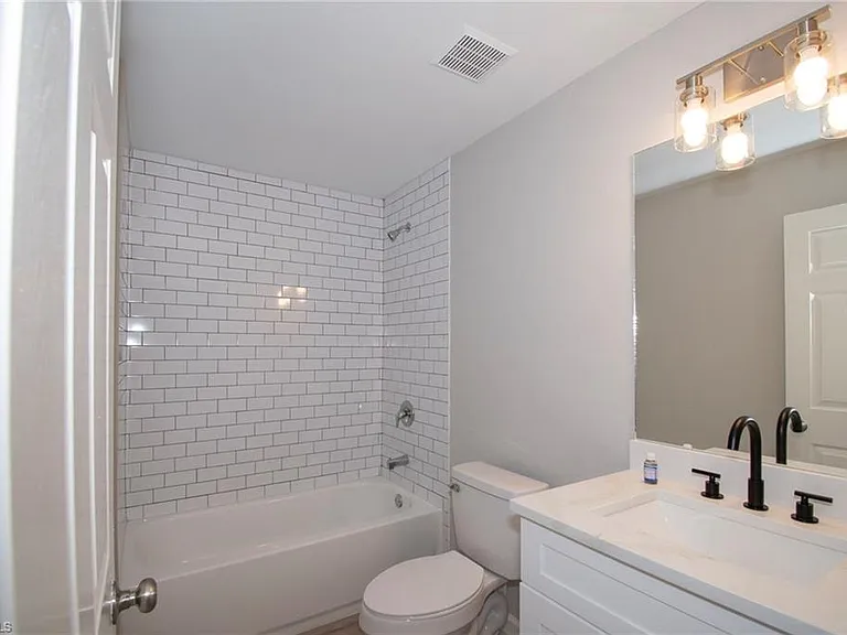 3016 Wallace Ave #3016 — Photo 12