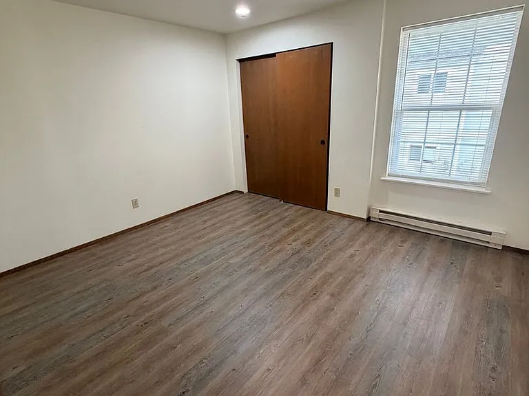 5681 Eagle Pkwy — Photo 11