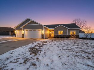 2125 Fox Point Cir, De Pere, WI 54115