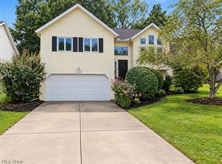 3168 Pondview Dr, Ravenna, OH 44266