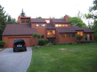 15490 Park View Dr, Newbury, OH 44065
