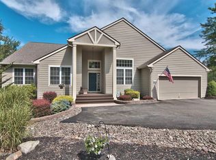 108 Meenesink Ln, Pocono Pines, PA 18350