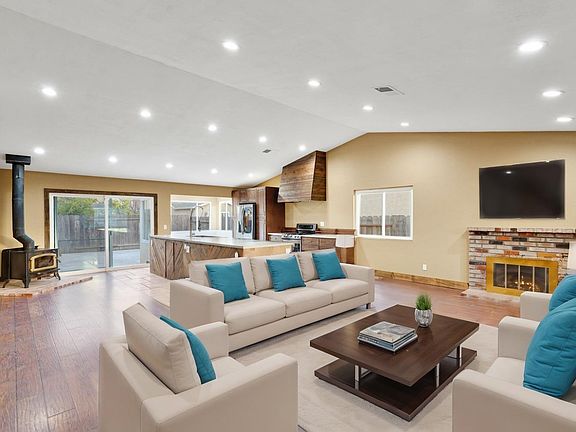 3rd image of 503 Labrador Way