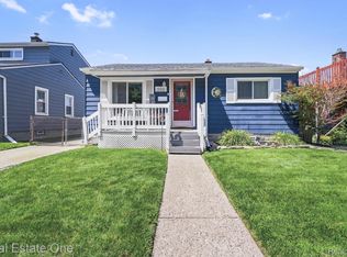 656 8th St, Wyandotte, MI 48192