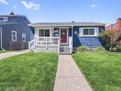656 8th St, Wyandotte, MI, 48192