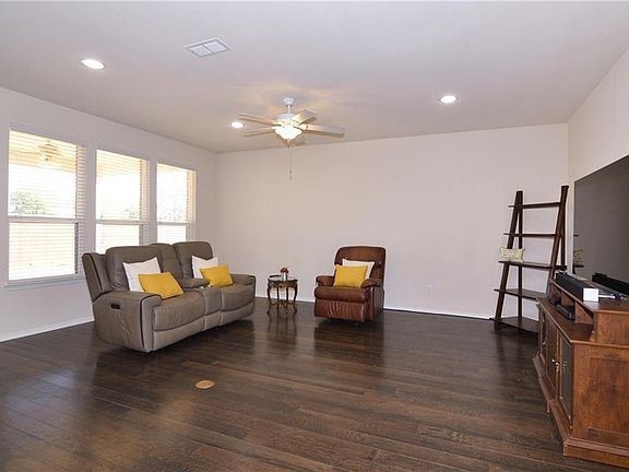 5th image of 2924 Oyster Bay Dr