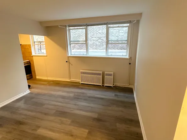 16 Garden Pl #8, Toronto, ON M8W 1M3