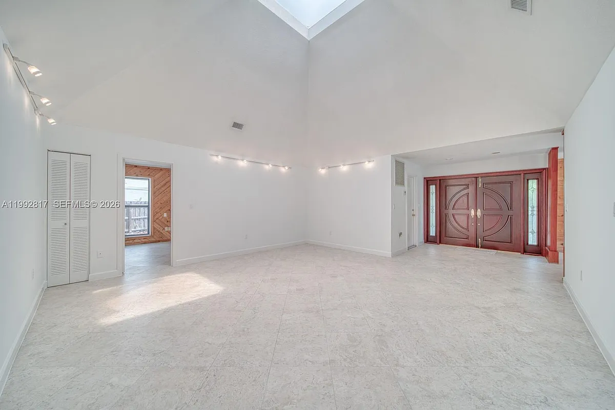Building Photo - 7320 SW 100th Ct