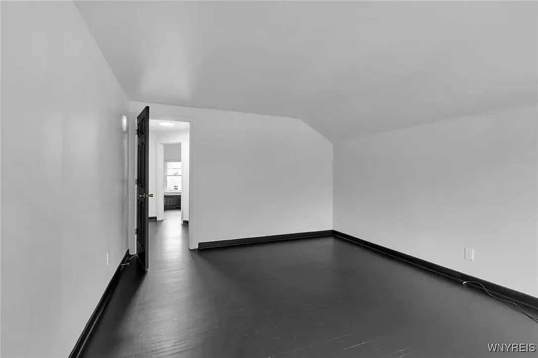 Building Photo - 240 Callodine Ave #2