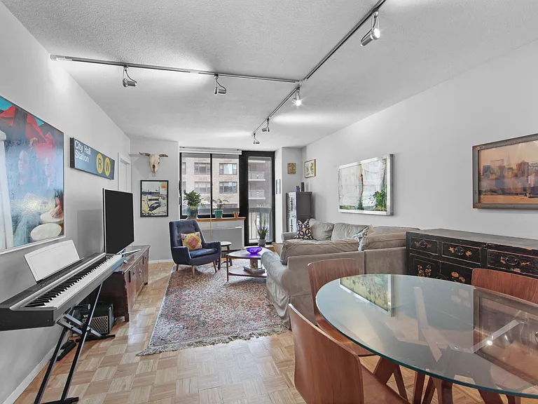 250 E 40th St #5CD — Photo 2