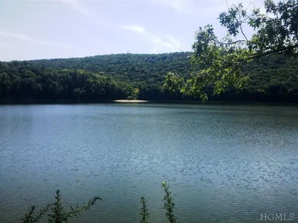 6 Reservoir Rd, Brewster, NY 10509