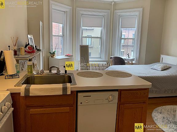 2nd image of 307 Beacon St APT 4
