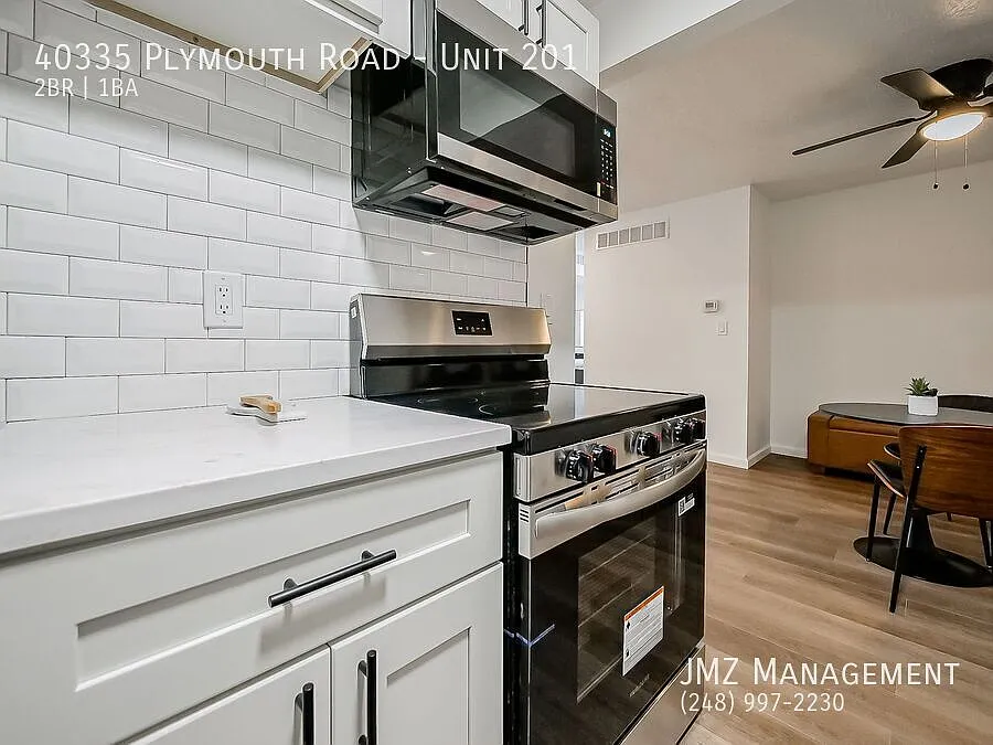 Luxury Living at Z on Plymouth 1,000 SF Two-Bedroom Residence — Photo 4