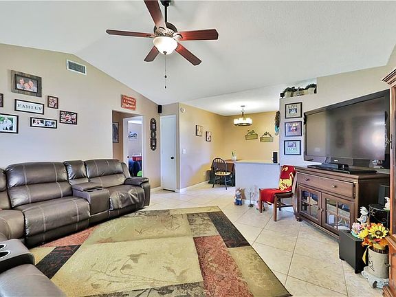 4th image of 312 Summer Field Dr