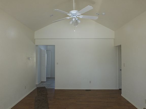 living room vaulted ceiling