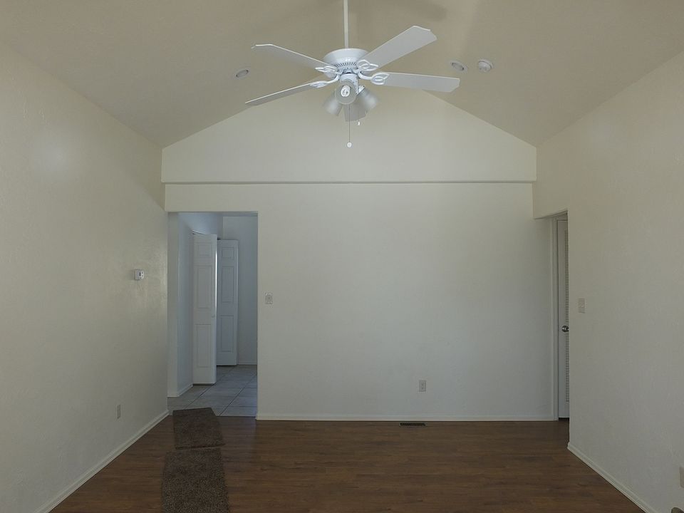 living room vaulted ceiling