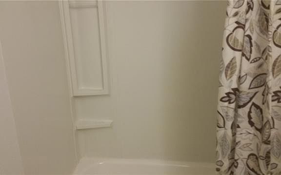 5th image of 426 Royal Ave