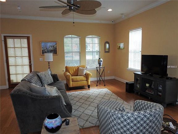 5th image of 832 Ellwood Ave #E