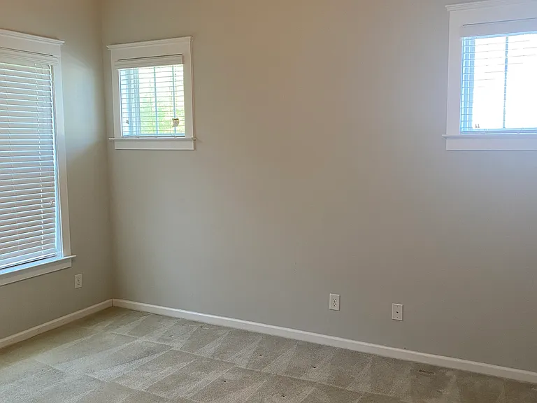 4221 Courtly Ln — Photo 20