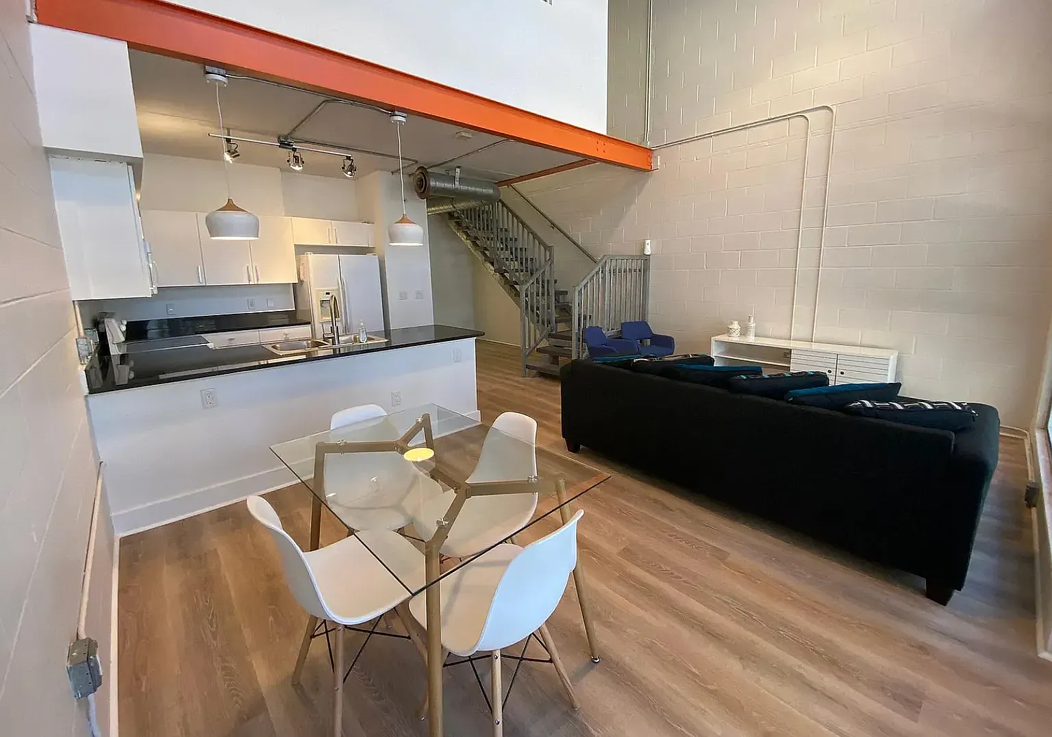 3 bed, 3.5 bath, 1400 sqft, $1,899 — Photo 3