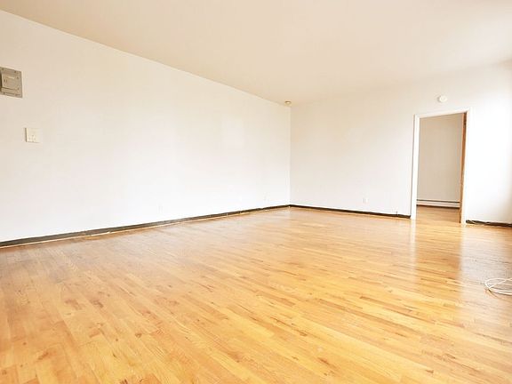4th image of 2334 28th Ave APT 3C