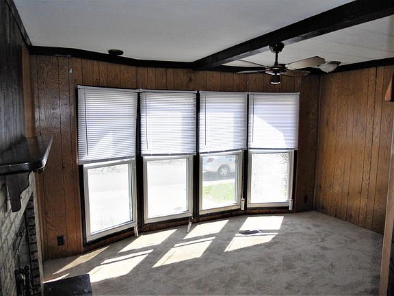 Beautiful bayed windows!