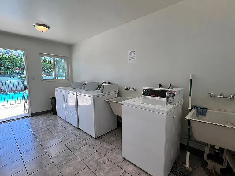 110 W. Renette Ave. — Photo 16