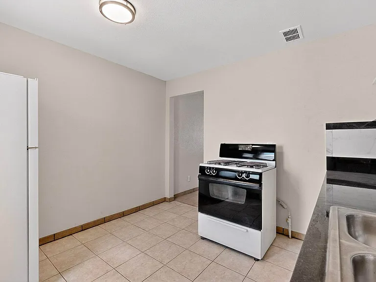 536 Cardenas Dr SE — Photo 18